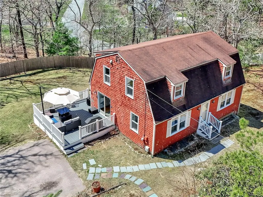 89 Narrow Lane Charlestown RI 02813
