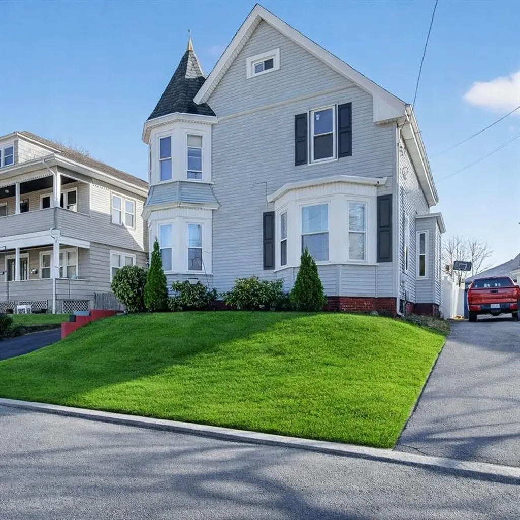 70 Glenwood Avenue Cranston RI 02910
