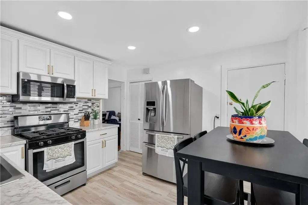 70 Glenwood Avenue Cranston RI 02910