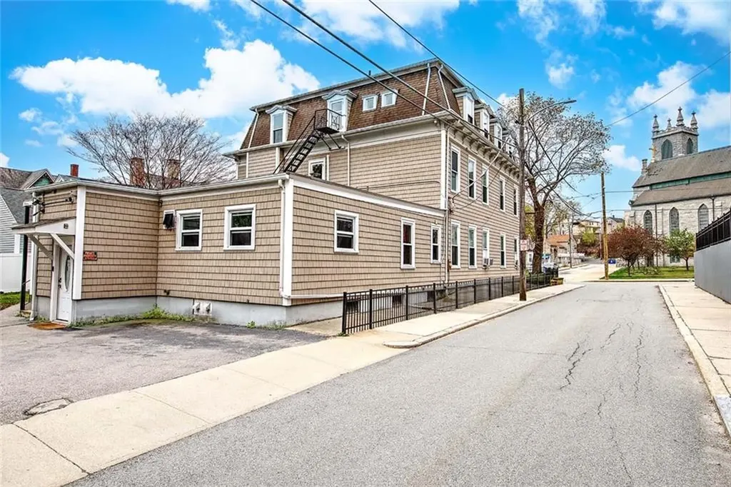 159 Earle Street Woonsocket RI 02895