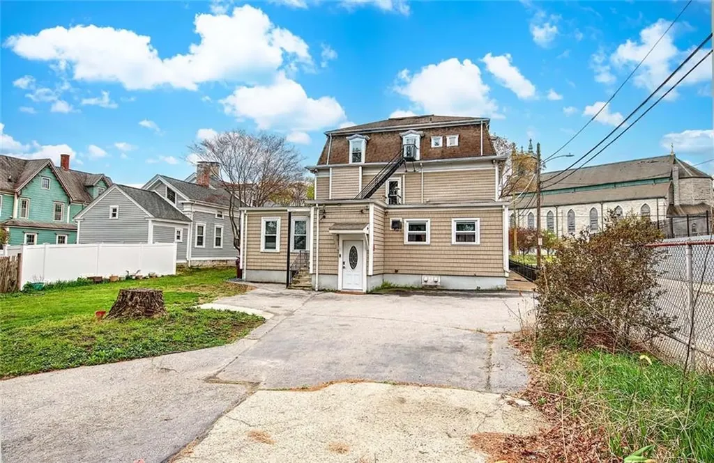 159 Earle Street Woonsocket RI 02895
