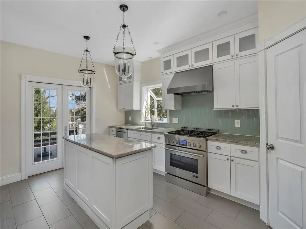 181 Arlington Avenue Providence RI 02906