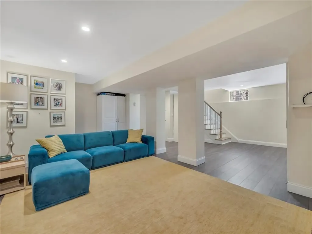 181 Arlington Avenue Providence RI 02906