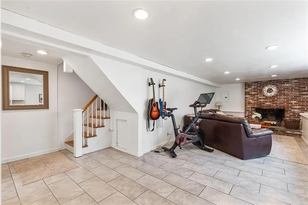 26 Manning Drive East Providence RI 02915