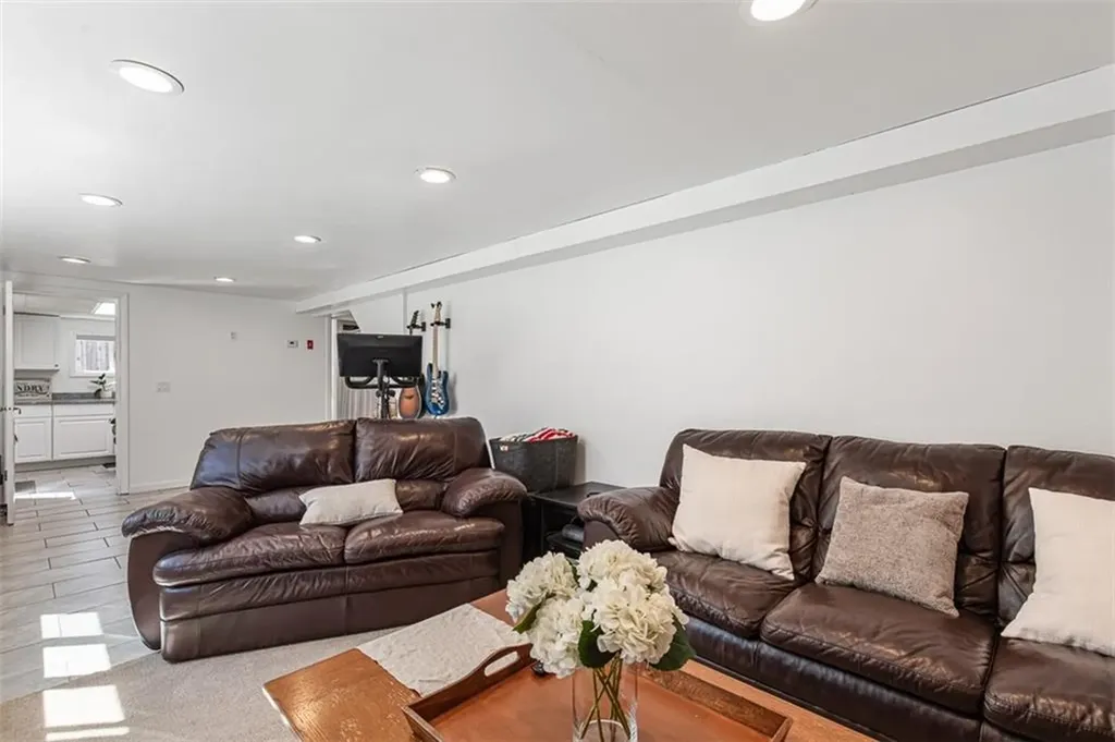 26 Manning Drive East Providence RI 02915