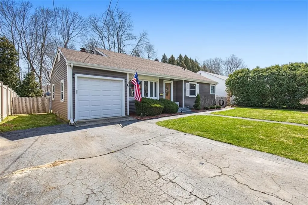 26 Manning Drive East Providence RI 02915