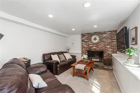 26 Manning Drive East Providence RI 02915