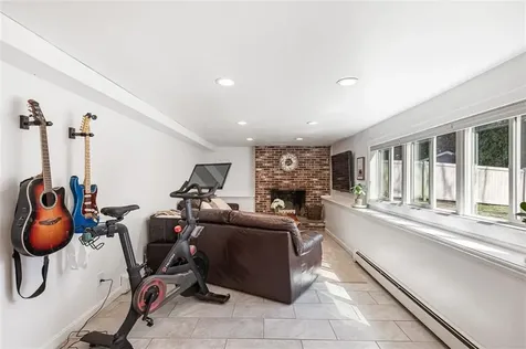 26 Manning Drive East Providence RI 02915