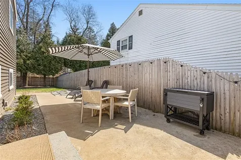 26 Manning Drive East Providence RI 02915