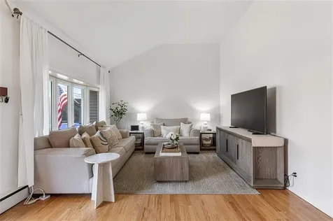 26 Manning Drive East Providence RI 02915