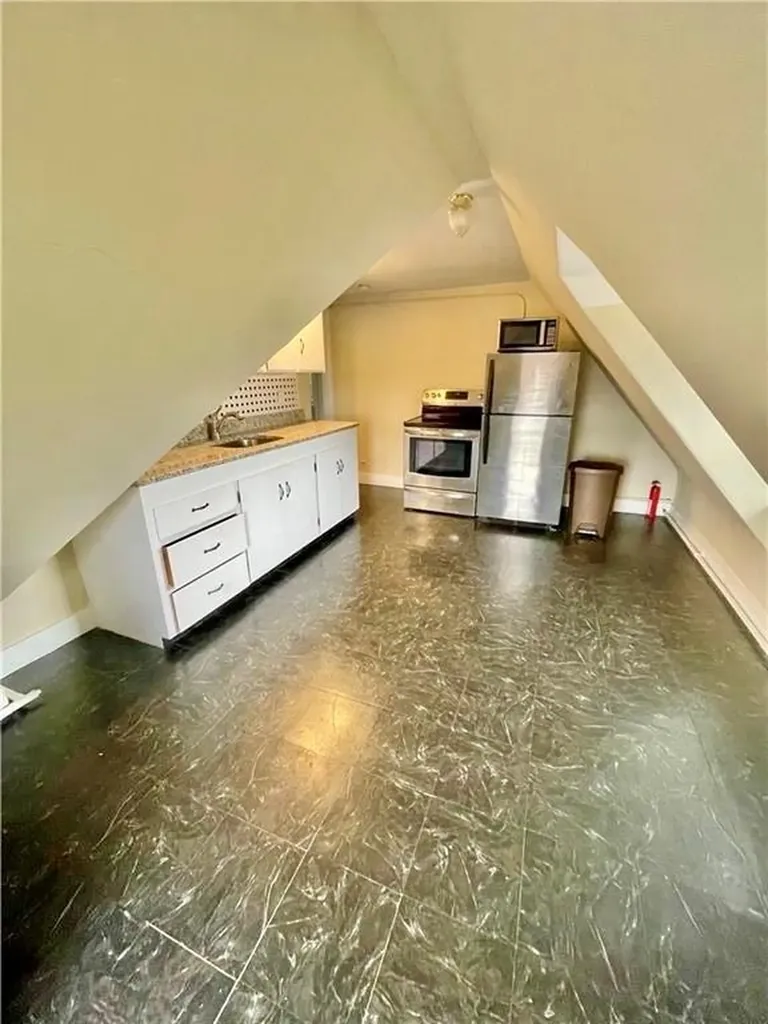313 Berkeley Avenue Middletown RI 02842