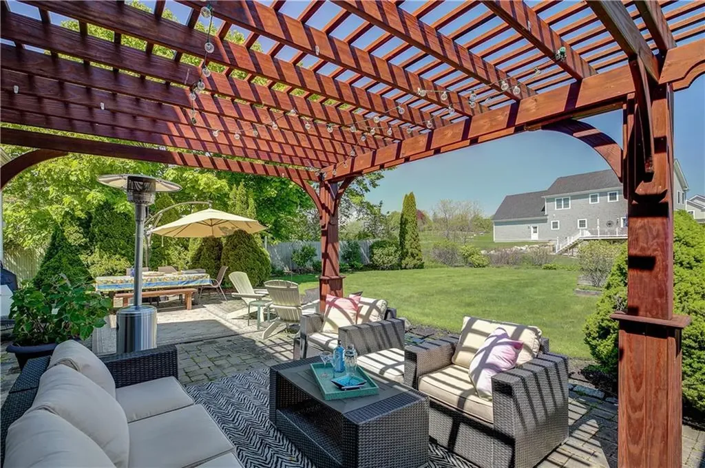 66 Mccorrie Lane Portsmouth RI 02871