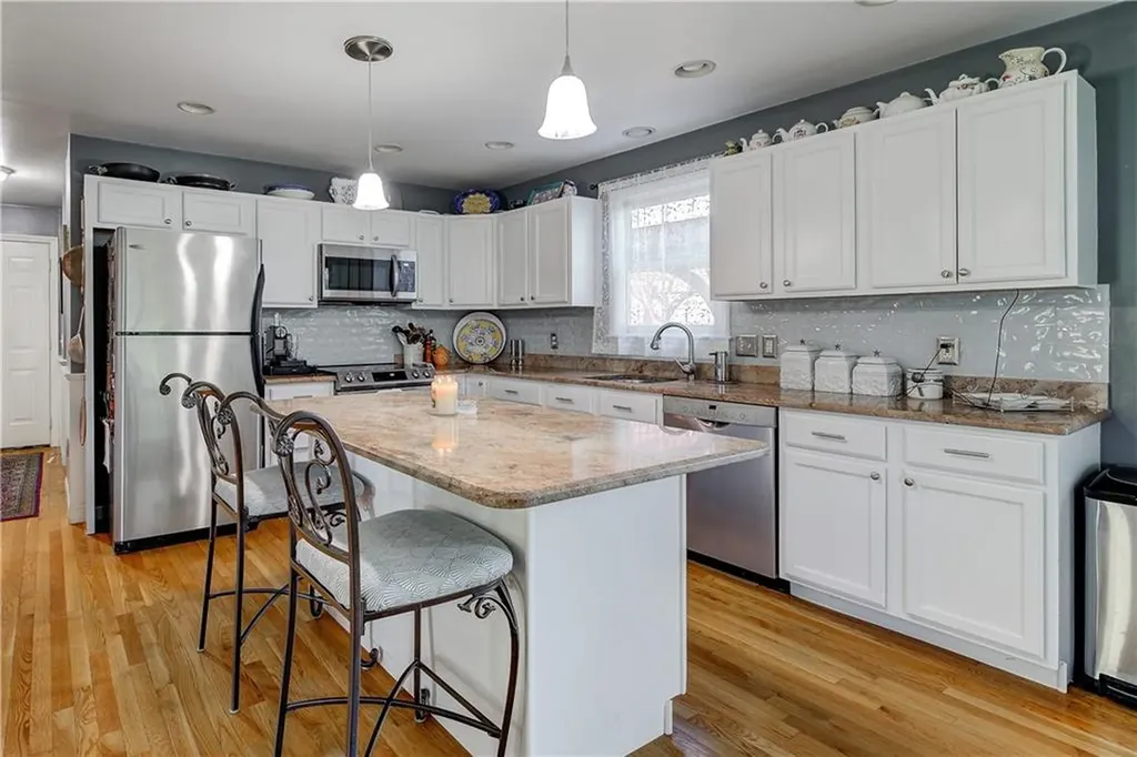 66 Mccorrie Lane Portsmouth RI 02871