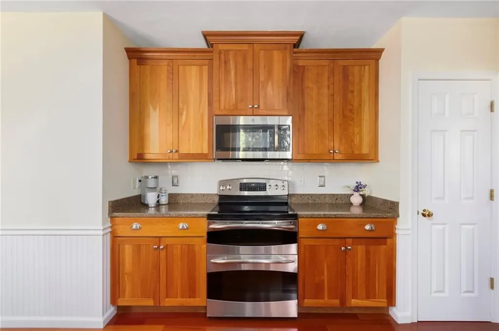 283 Castle Rocks Road Warwick RI 02886