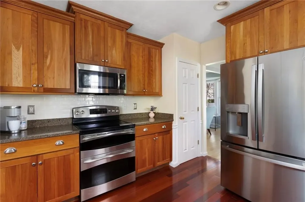 283 Castle Rocks Road Warwick RI 02886
