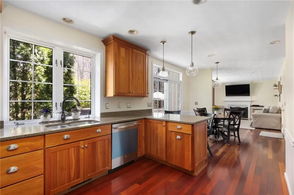 283 Castle Rocks Road Warwick RI 02886