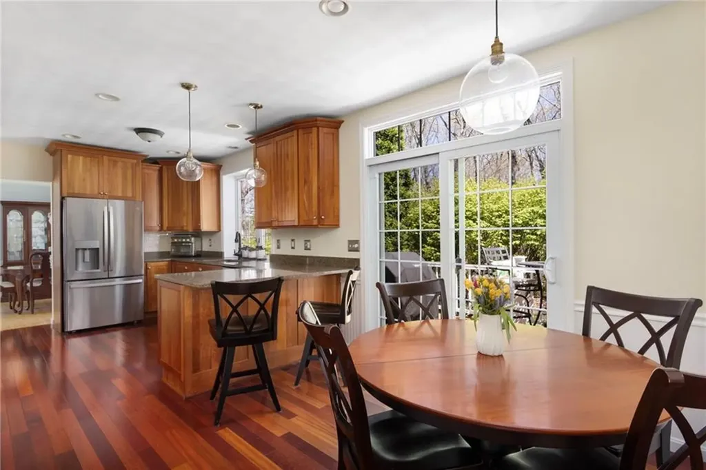 283 Castle Rocks Road Warwick RI 02886