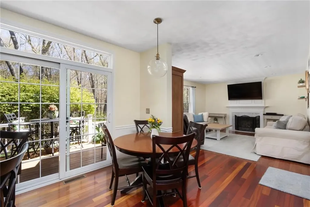 283 Castle Rocks Road Warwick RI 02886