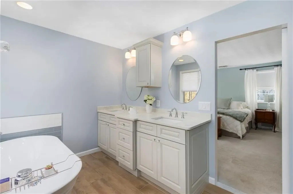 283 Castle Rocks Road Warwick RI 02886