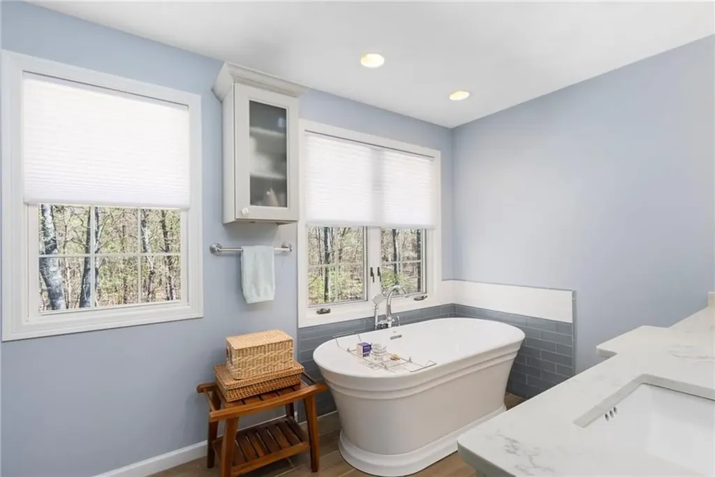 283 Castle Rocks Road Warwick RI 02886
