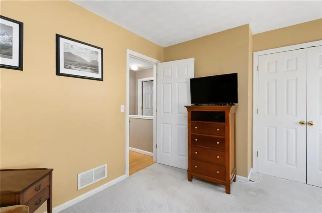283 Castle Rocks Road Warwick RI 02886