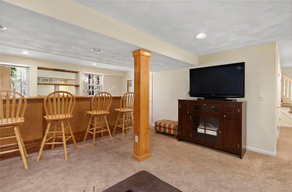 283 Castle Rocks Road Warwick RI 02886