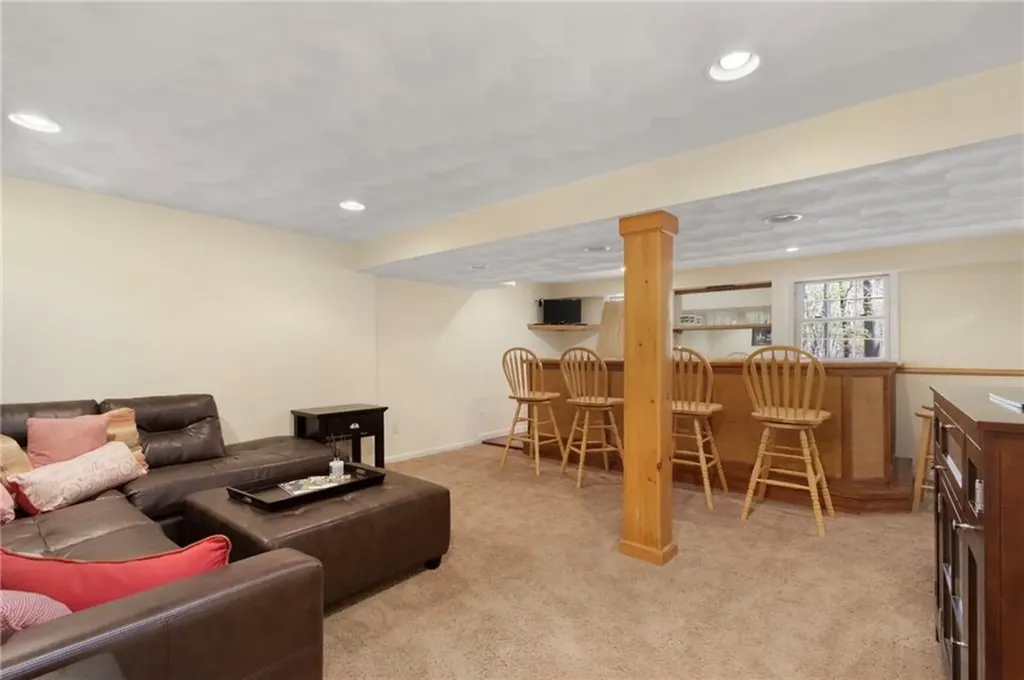 283 Castle Rocks Road Warwick RI 02886