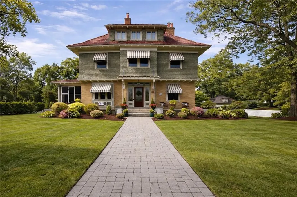 144 Woodland Road Woonsocket RI 02895