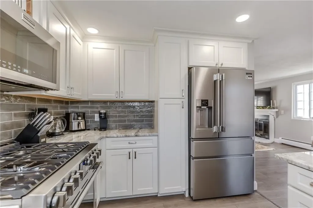 34 Eagle Run Warwick RI 02818