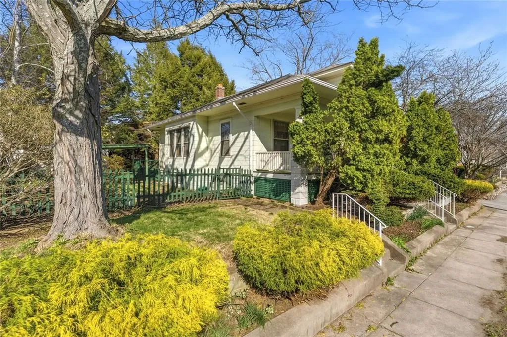 27 Essex Street Cranston RI 02910
