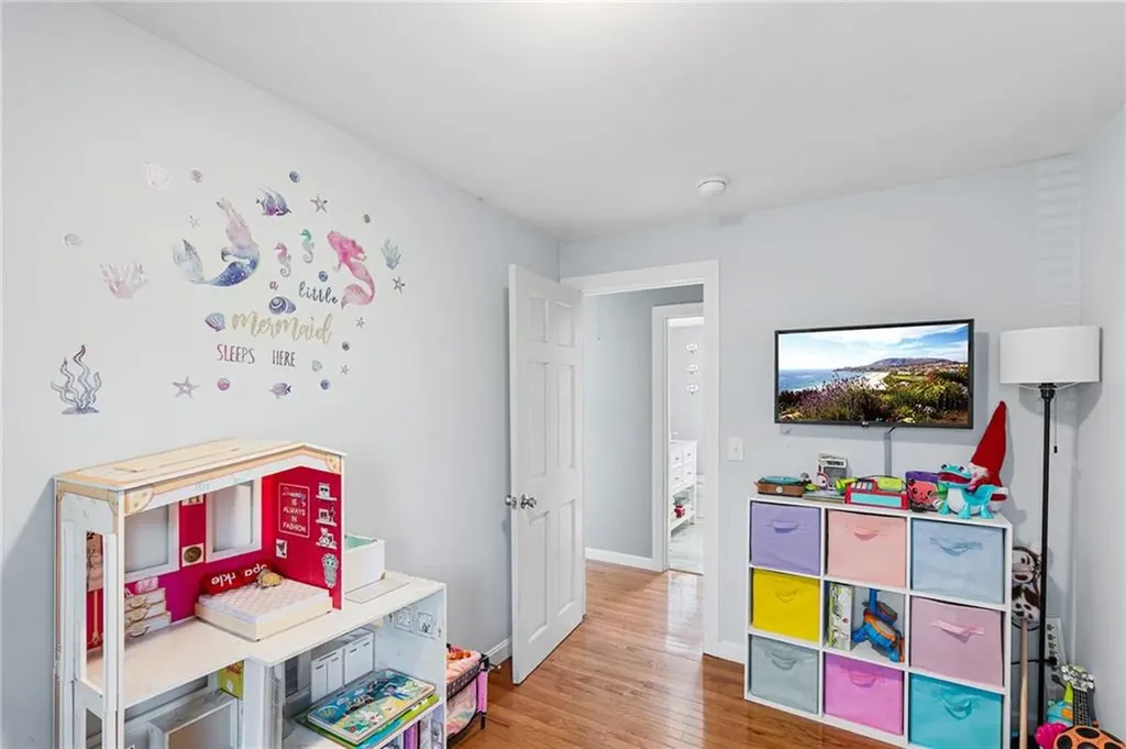 102 Cochran Street West Warwick RI 02893