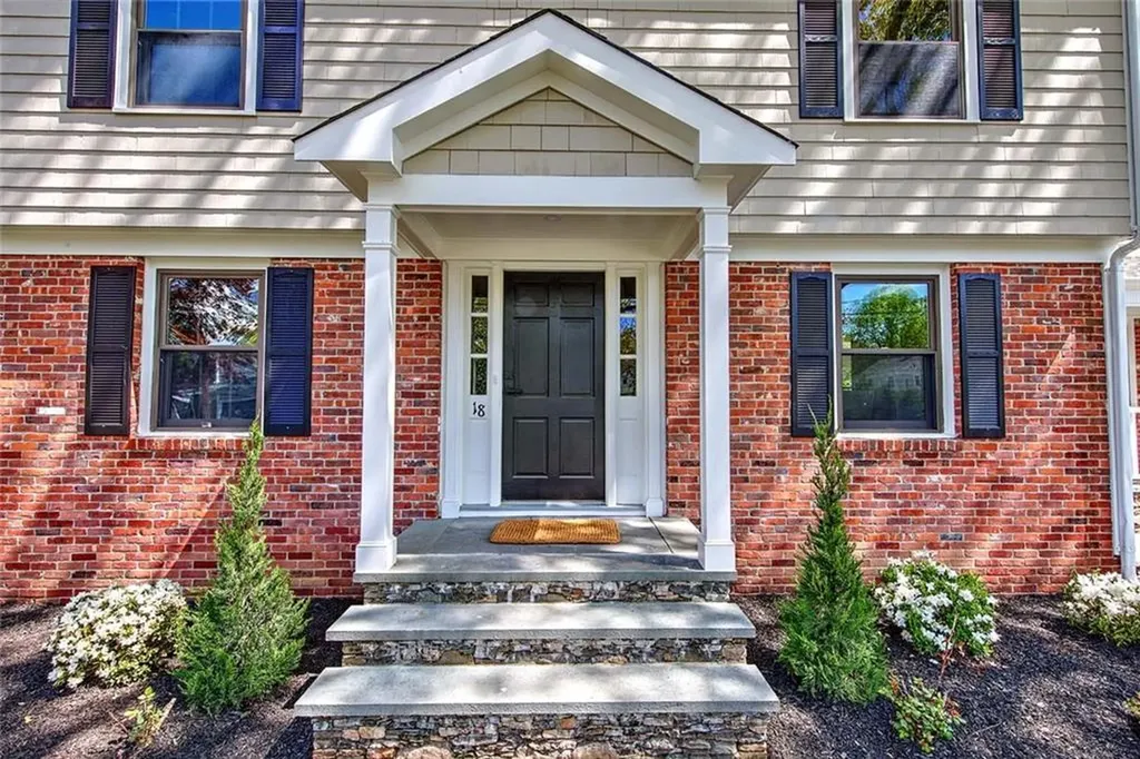 18 Chantilly Drive Barrington RI 02806