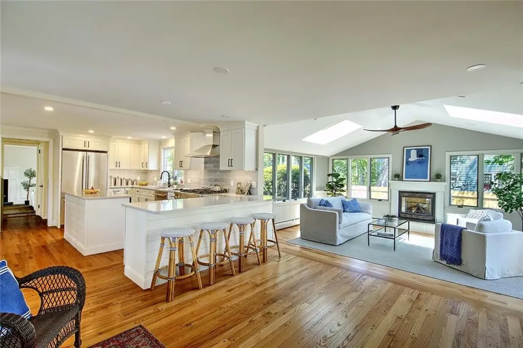 18 Chantilly Drive Barrington RI 02806