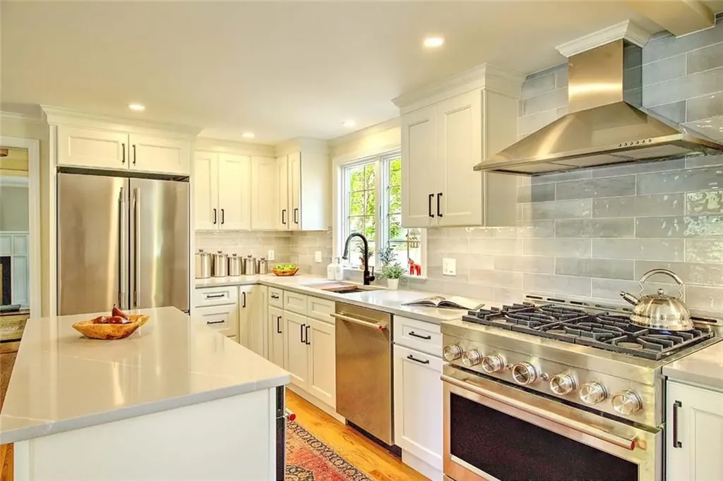 18 Chantilly Drive Barrington RI 02806
