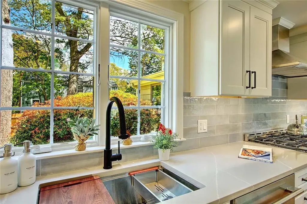 18 Chantilly Drive Barrington RI 02806