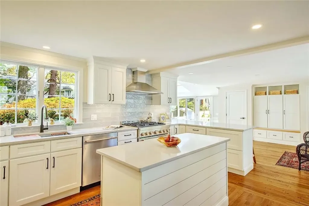 18 Chantilly Drive Barrington RI 02806