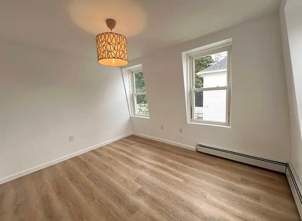 9 Turner Avenue East Providence RI 02915