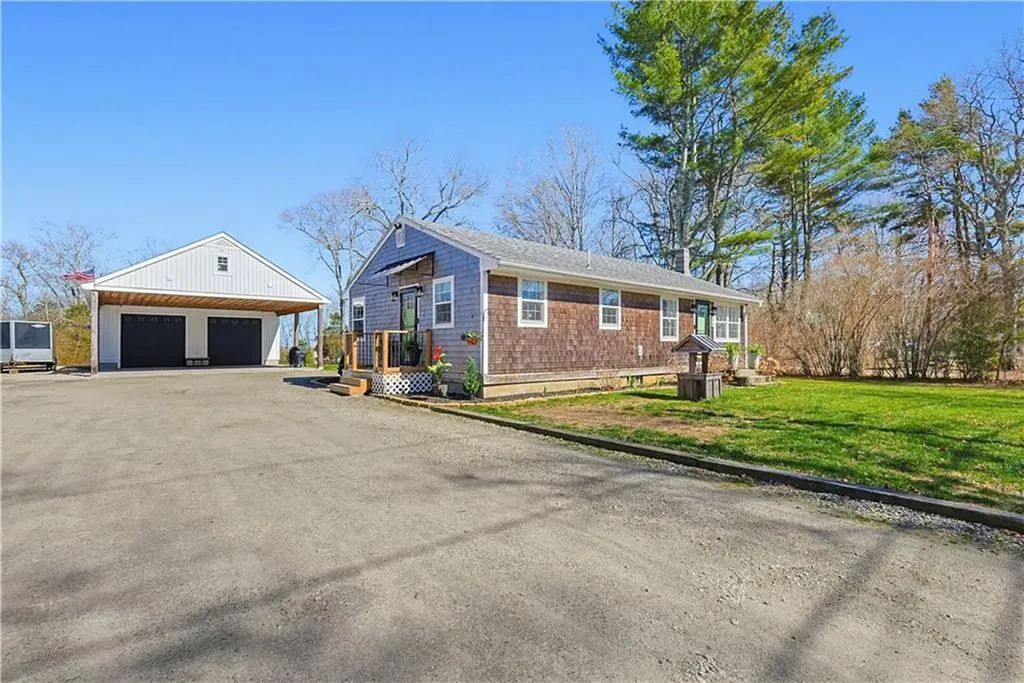 44 Old Stone Church Road Little Compton RI 02837