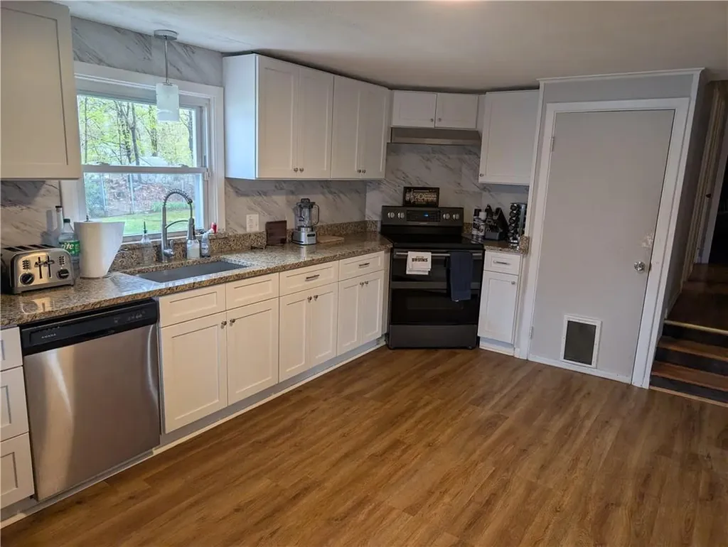 376 Fairview Avenue Coventry RI 02816