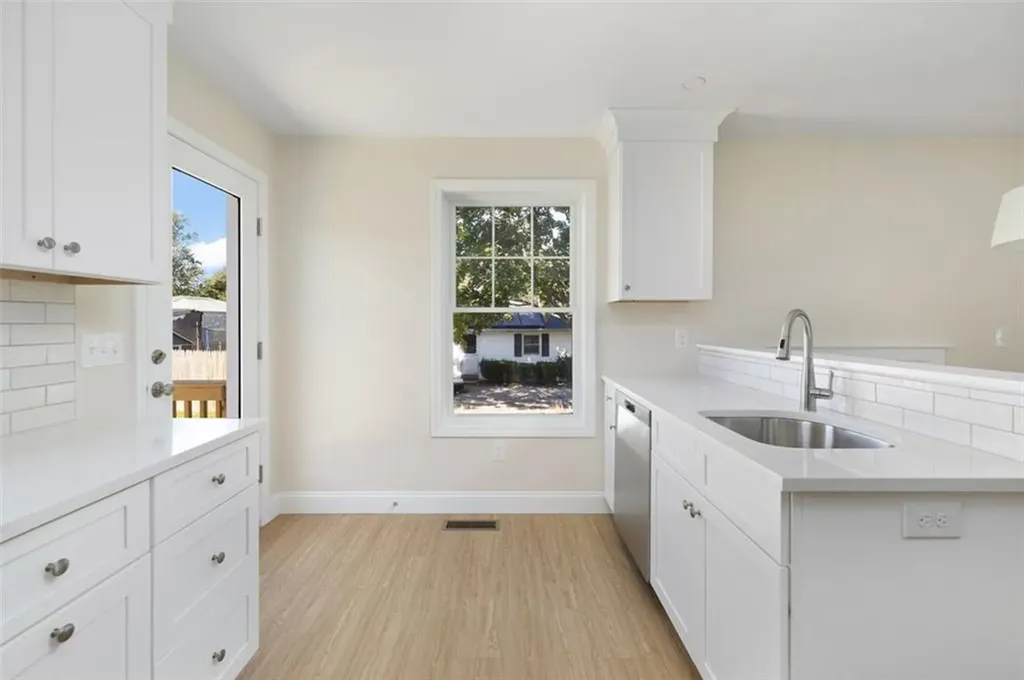 19 A&b Wood Street Warwick RI 02889