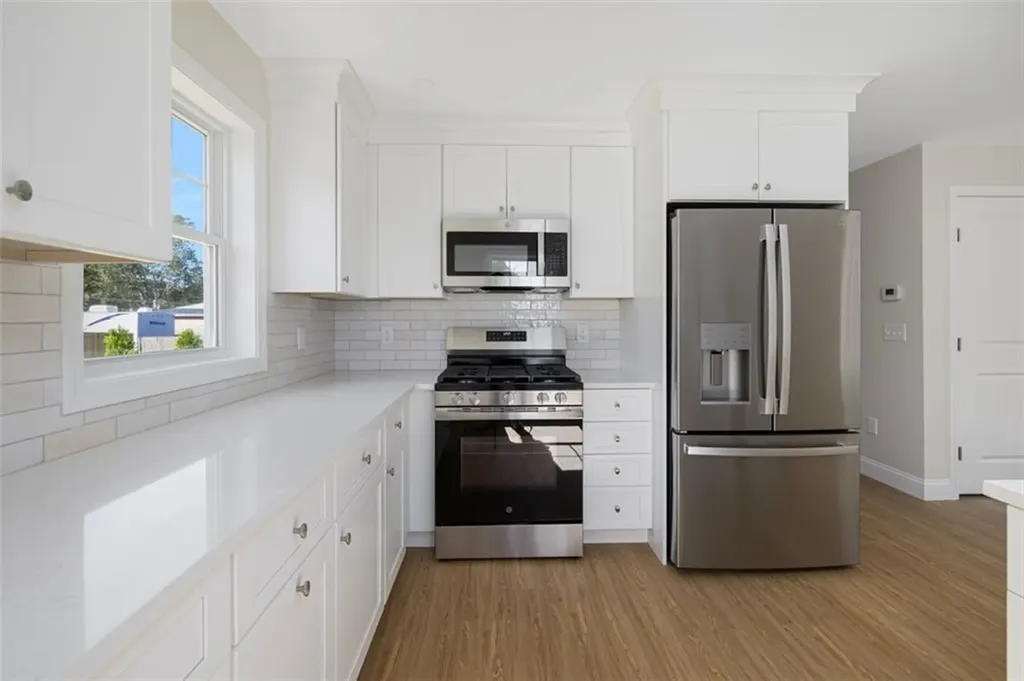 19 A&b Wood Street Warwick RI 02889