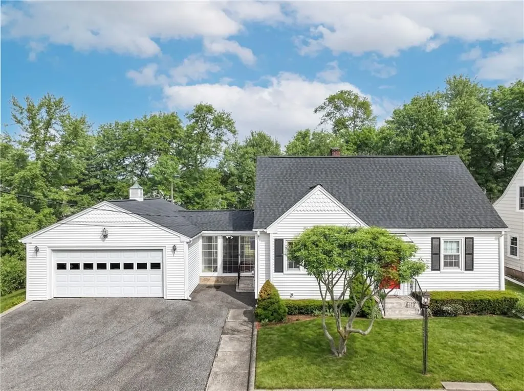 47 Dartmouth Avenue East Providence RI 02915