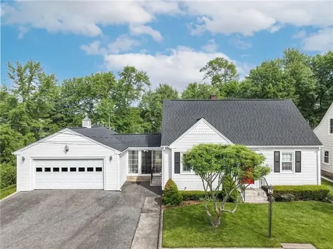 47 Dartmouth Avenue East Providence RI 02915
