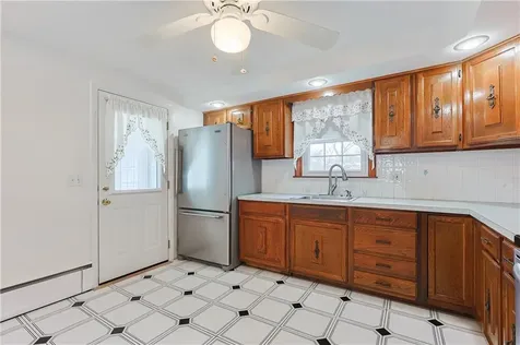 47 Dartmouth Avenue East Providence RI 02915