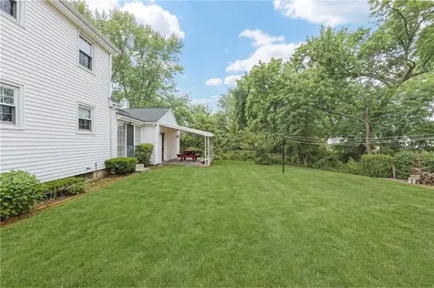 47 Dartmouth Avenue East Providence RI 02915