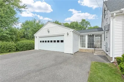 47 Dartmouth Avenue East Providence RI 02915