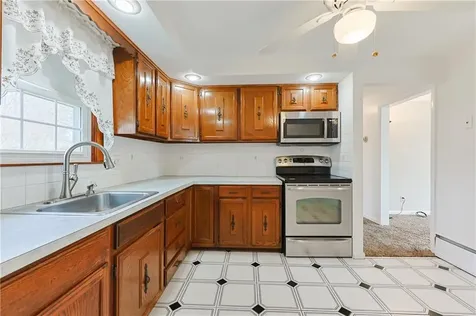 47 Dartmouth Avenue East Providence RI 02915