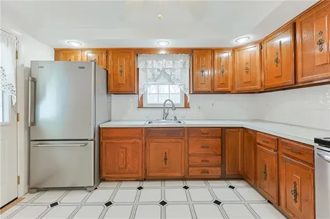 47 Dartmouth Avenue East Providence RI 02915