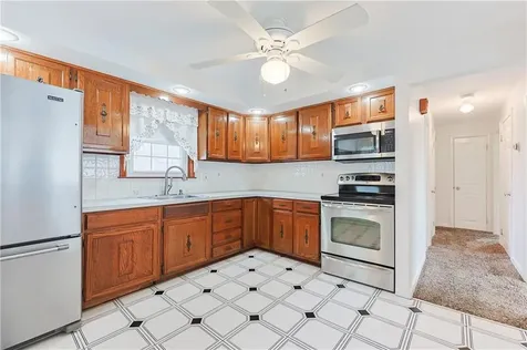47 Dartmouth Avenue East Providence RI 02915