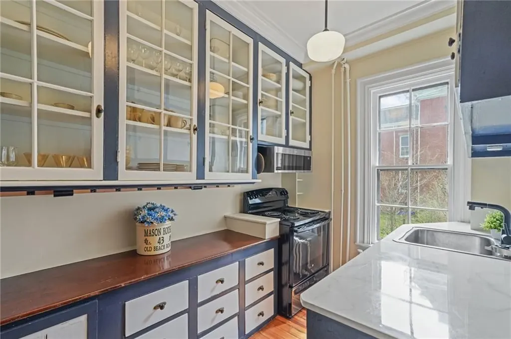 43 Old Beach Road Newport RI 02840